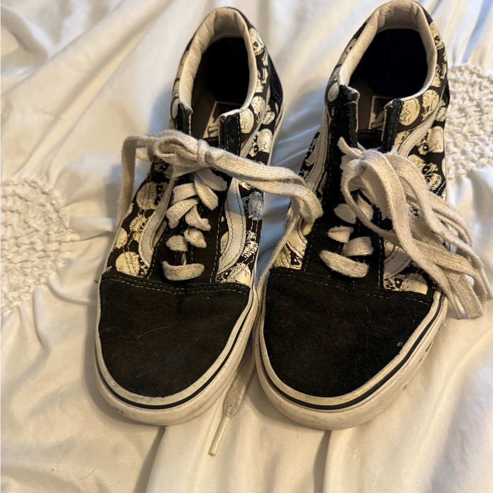 Glow in the dark skull vans